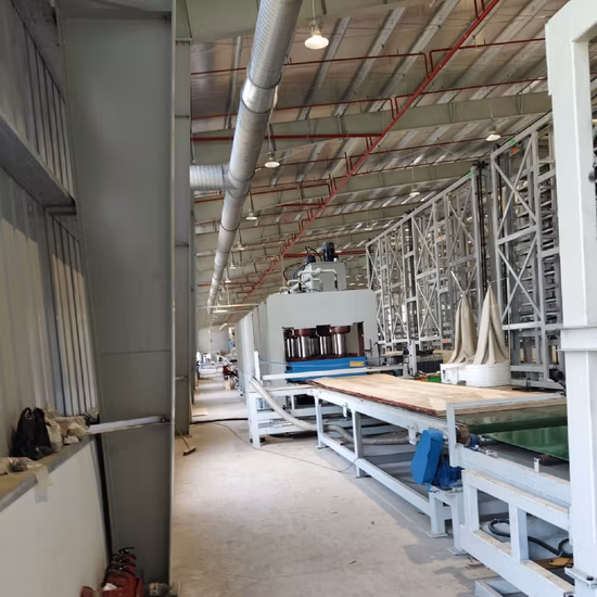 ポプラ積層ベニヤ材 (LVL) 、建設用積層 LVL